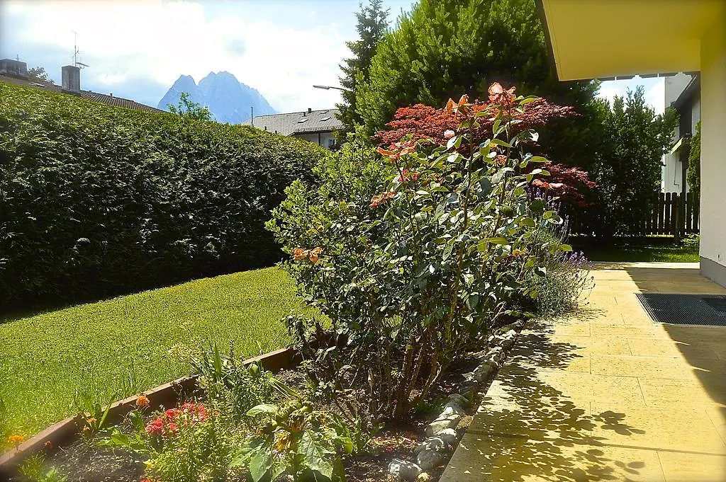 Yeti Lux - Family Garden Lodge Garmisch-Partenkirchen 0*,
