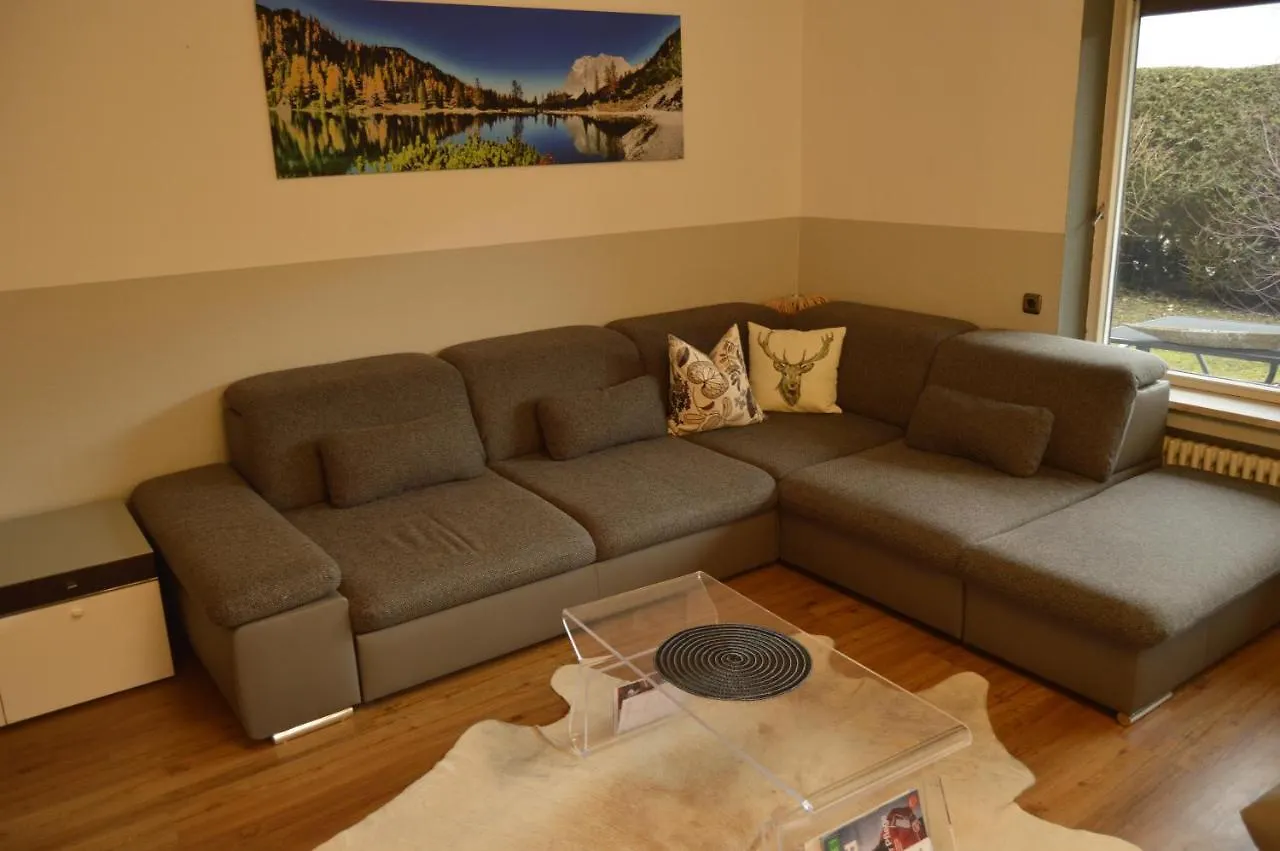 Yeti Lux - Family Garden Lodge Garmisch-Partenkirchen Apartment