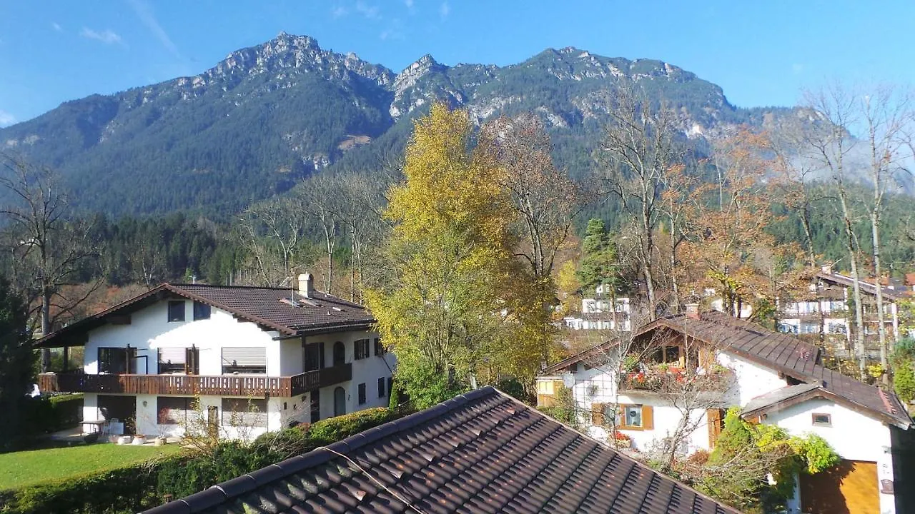 Yeti Lux - Family Garden Lodge Garmisch-Partenkirchen 0*,  Germany